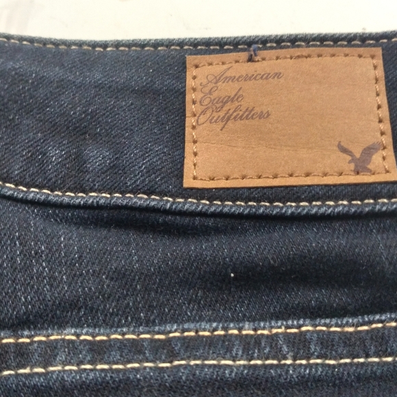 American Eagle dark blue denim stretch size 4 shorts frayed hem - Picture 9 of 9
